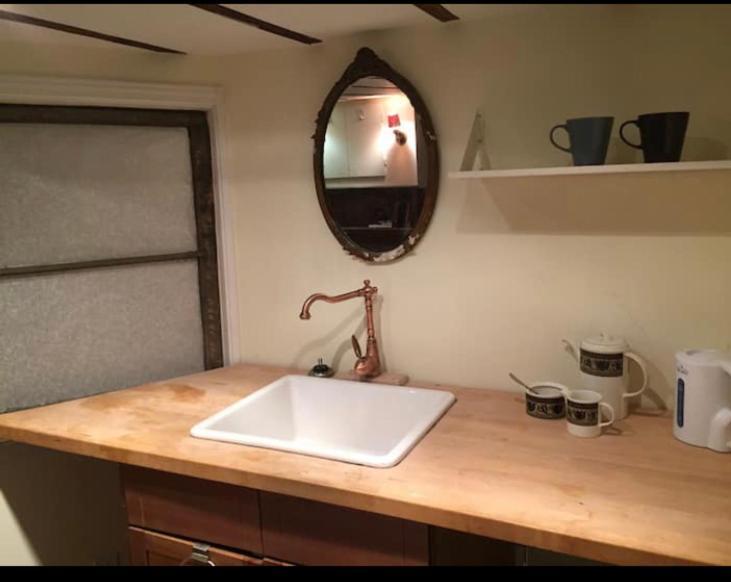 Cozy Downtown Private Rooms Near Ago 토론토 외부 사진